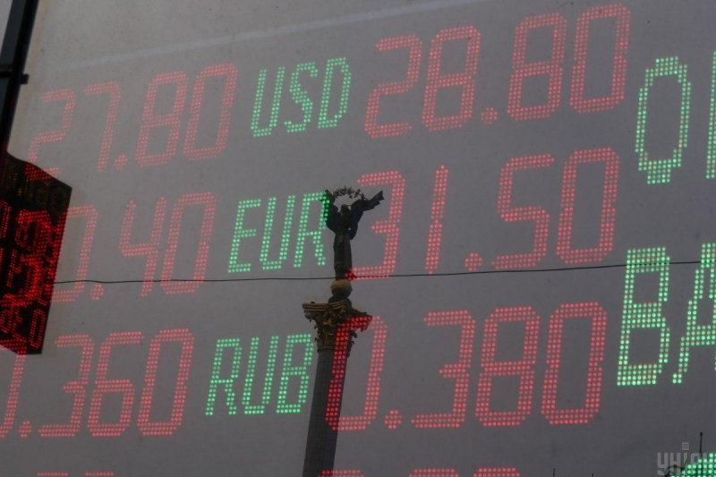 В Украине подорожала валюта: свежий курс доллара и евро