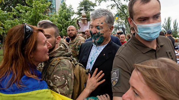 СМИ перепутали парня, напавшего на Порошенко, с тёзкой 