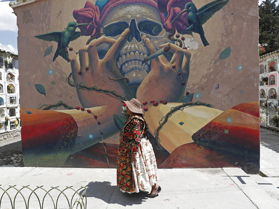 Самый странный праздник: Боливия весело отметила День черепов