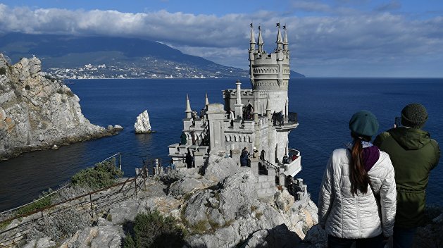 Послы Украины в США присвоили себе замок в Крыму