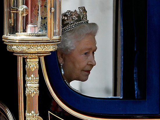Инсайдеры объяснили страх британской королевы перед коронавирусом