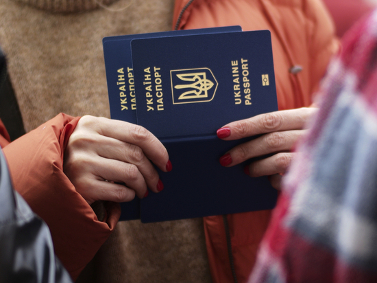 Украинцы начали продавать всем желающим украденные бланки паспортов