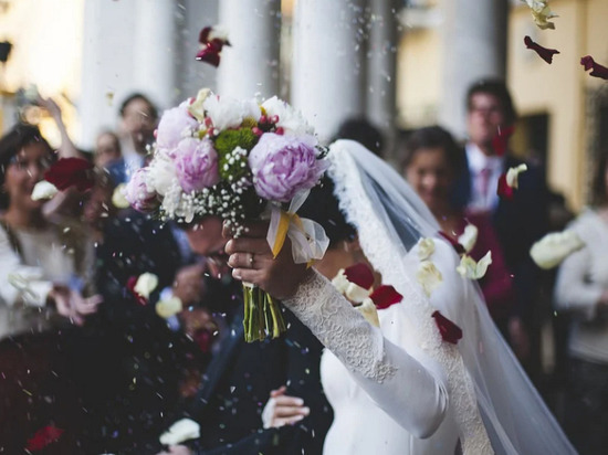 В Крыму проводят проверку из-за гимна "Азова"* на свадьбе