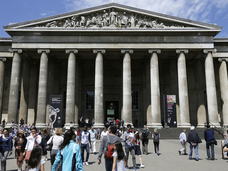 Появились странные подробности о серийном воре из Британского музея