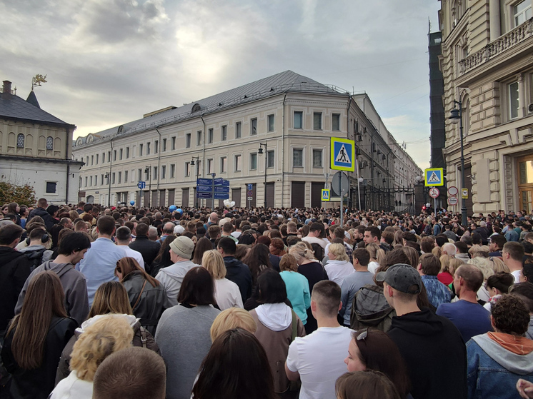 Концерт ко Дню воссоединения: выступления начали побывавшие на Донбассе артисты
