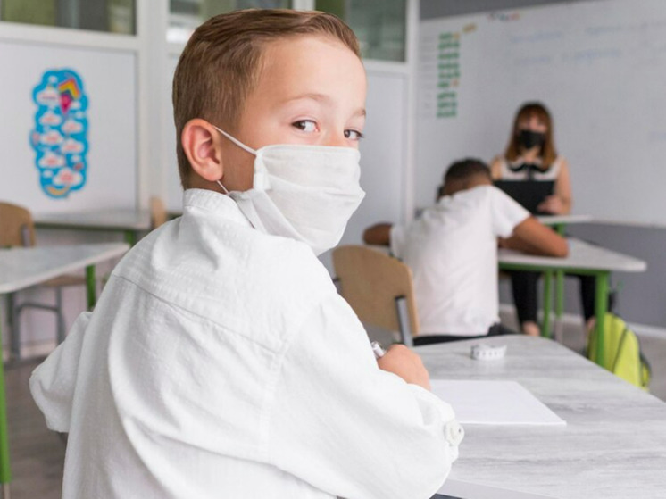 В детских учреждениях России стали массово отменять новогодние мероприятия: болеют гриппом