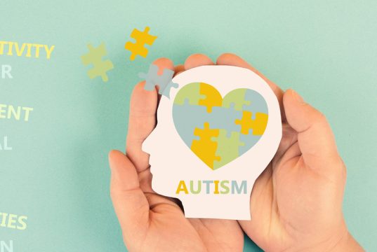 Аутизм на благо демографии: повысить рождаемость решили с помощью семей с особенными детьми