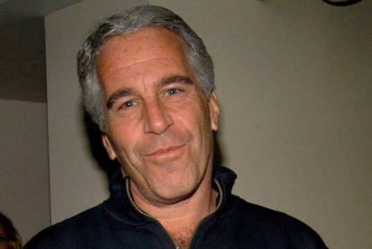 Новые файлы раскрыли переписку о рождении тайного сына Эпштейна