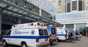 Миллионы американцев отказываются от еды и сокращают расходы на «коммуналку» ради медицинского обслуживания