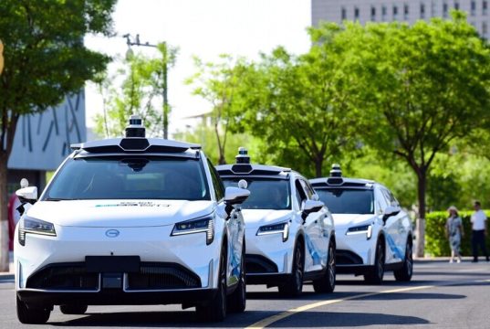 Беспилотные такси из-за неисправности системы застряли на дороге на несколько часов