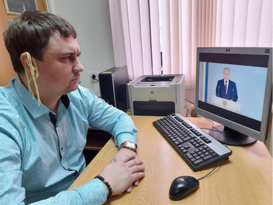 КПРФ изучит фото депутата с лапшой на ушах во время послания Путина